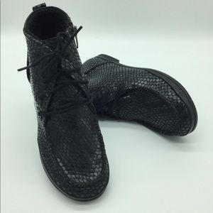 Winter leather boots